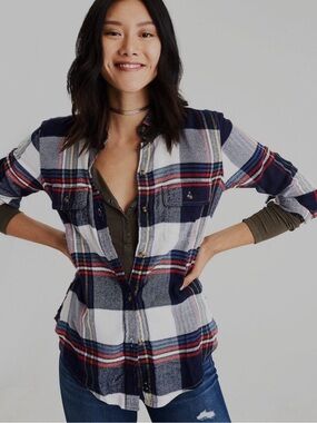 American Eagle Outfitters Red White & Blue Plaid Button-Down Shirt medium